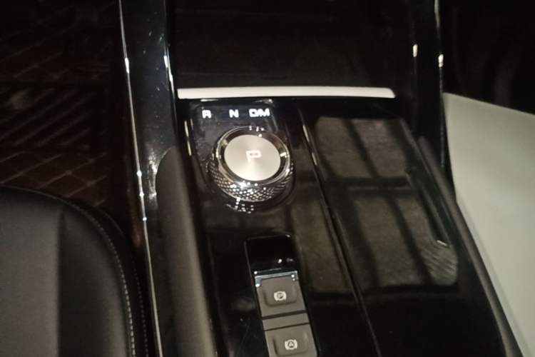 Used Haval H6 2024 1.5T Two-Wheel-Drive Classic Edition Gear Lever