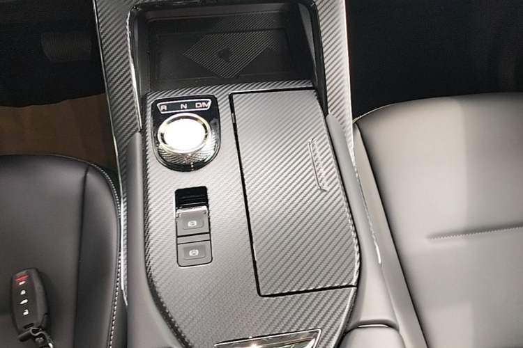 Used Haval H6 2024 1.5T Two-Wheel-Drive Classic Edition Gear Lever