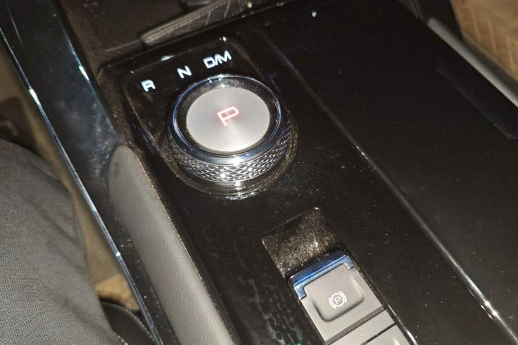 Used Haval H6 2024 1.5T Two-Wheel-Drive Classic Edition Gear Lever