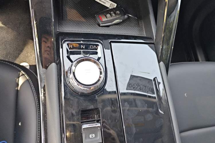 Used Haval H6 2024 1.5T Two-Wheel-Drive Classic Edition Gear Lever