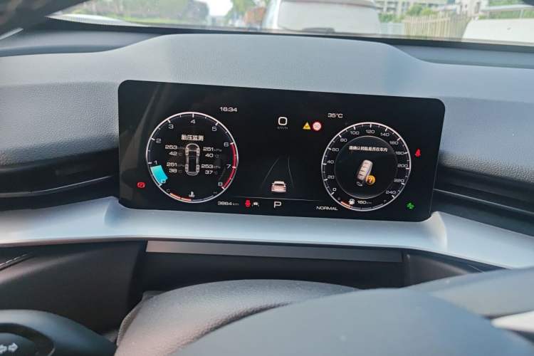 Used Haval H6 2024 1.5T Two-Wheel-Drive Classic Edition Instrument Cluster