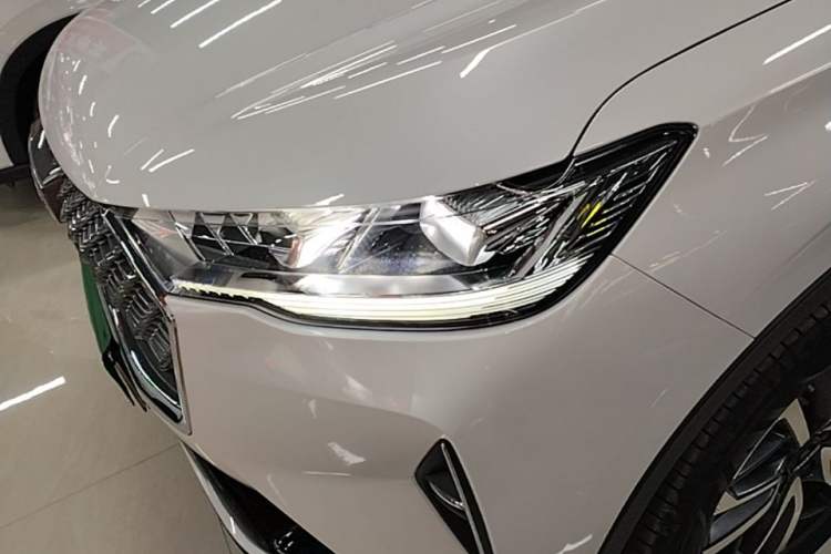 Used Haval H6 2024 1.5T Two-Wheel-Drive Classic Edition Left Front Headlight