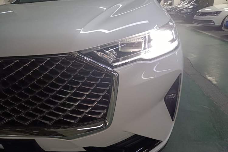 Used Haval H6 2024 1.5T Two-Wheel-Drive Classic Edition Left Front Headlight