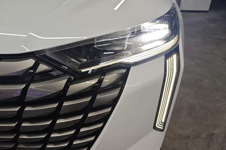 Used Haval H6 2024 1.5T Two-Wheel Drive Max Left Front Headlight