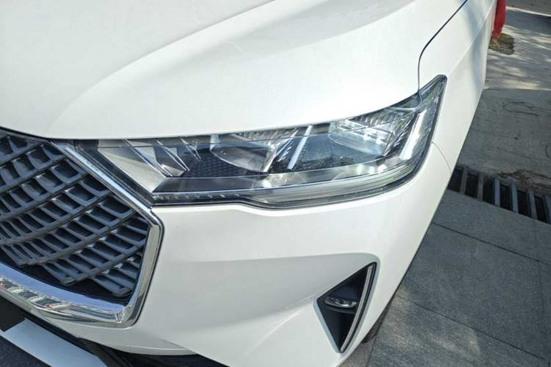 Used Haval H6 2024 1.5T Two-Wheel-Drive Classic Edition Left Front Headlight