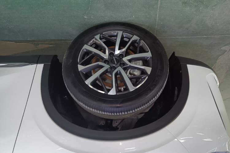 Used Haval H6 2024 1.5T Two-Wheel-Drive Classic Edition Left Front Wheel Hub