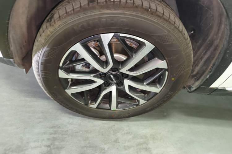 Used Haval H6 2024 1.5T Two-Wheel-Drive Classic Edition Left Front Wheel Hub