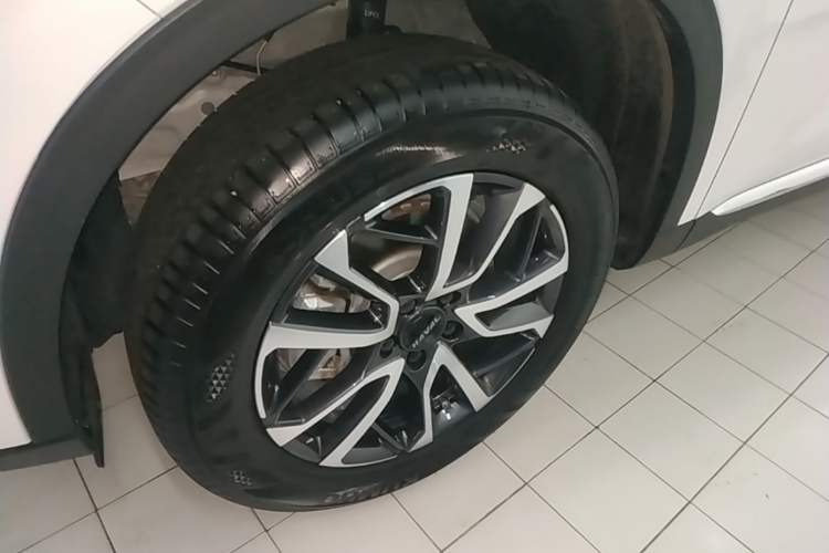 Used Haval H6 2024 1.5T Two-Wheel-Drive Classic Edition Left Front Wheel Hub