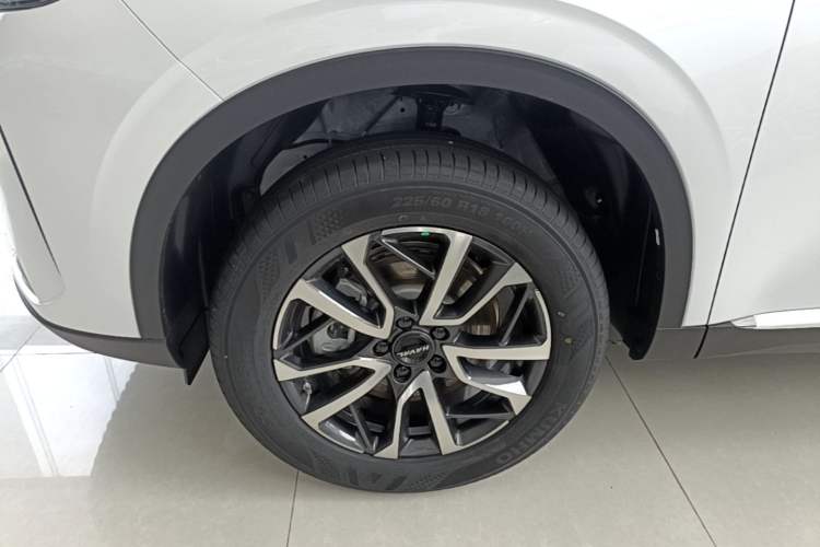Used Haval H6 2024 1.5T Two-Wheel-Drive Classic Edition Left Front Wheel Hub