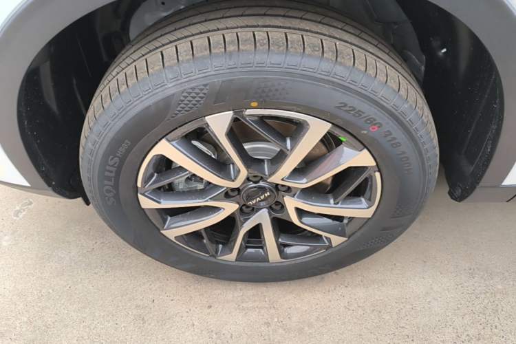 Used Haval H6 2024 1.5T Two-Wheel-Drive Classic Edition Left Front Wheel Hub
