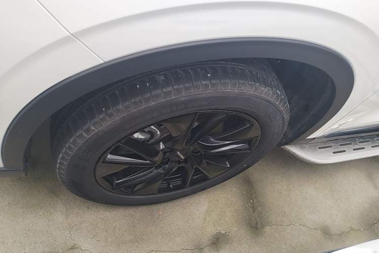 Used Haval H6 2024 1.5T Two-Wheel Drive Max Left Front Wheel Hub