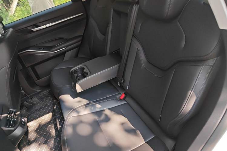 Used Haval H6 2024 1.5T Two-Wheel Drive Max Left Rear Seat