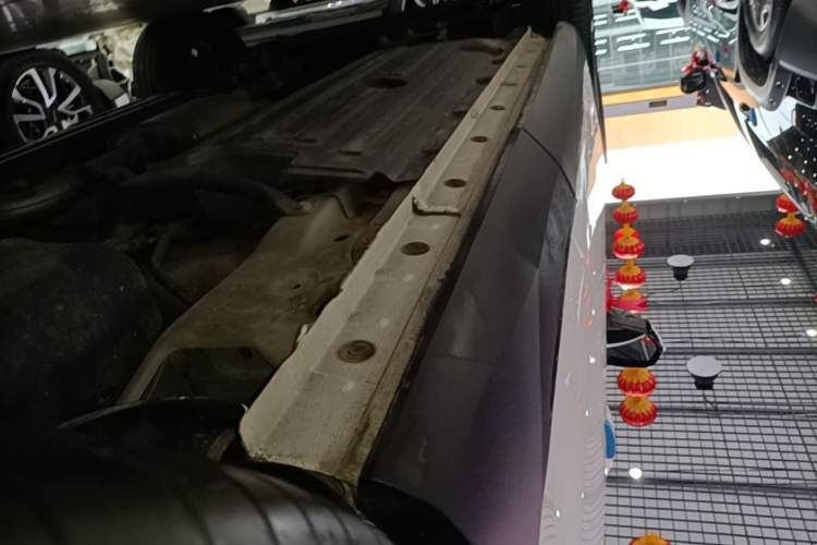 Used Haval H6 2024 1.5T Two-Wheel Drive Ultra Left Side Sill