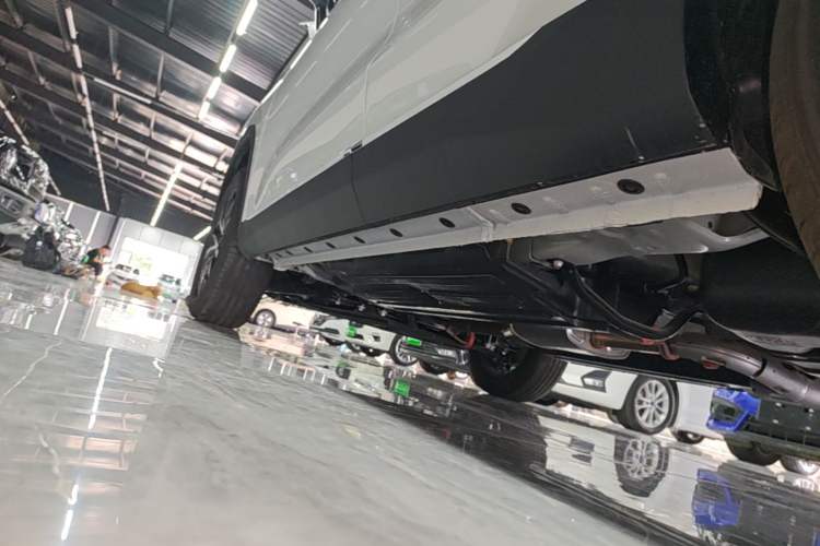 Used Haval H6 2024 1.5T Two-Wheel-Drive Classic Edition Left Side Sill