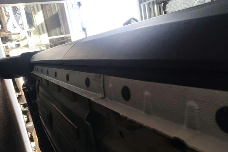 Used Haval H6 2024 1.5T Two-Wheel-Drive Classic Edition Left Side Sill