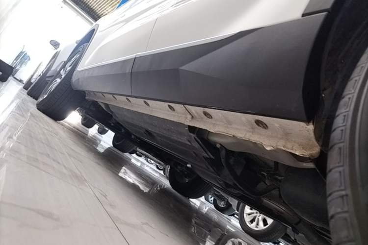 Used Haval H6 2024 1.5T Two-Wheel-Drive Classic Edition Left Side Sill