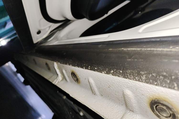 Used Haval H6 2024 1.5T Two-Wheel Drive Ultra Left Side Sill