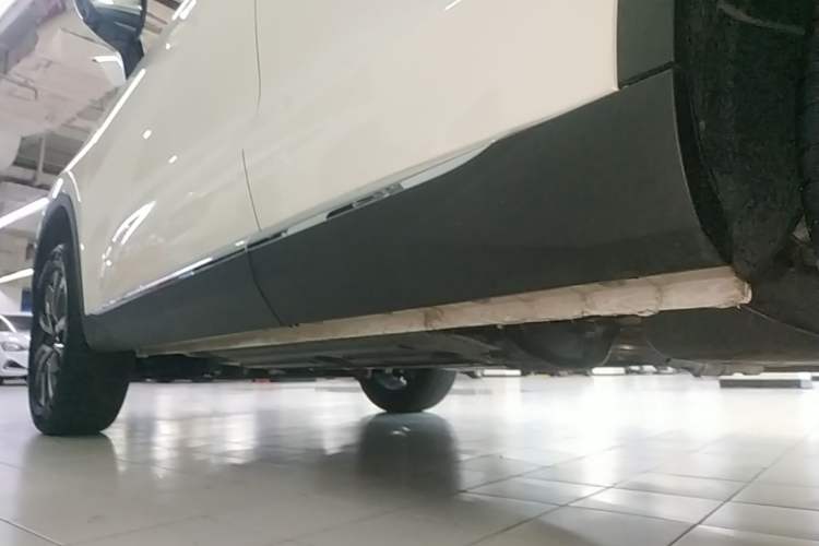 Used Haval H6 2024 1.5T Two-Wheel-Drive Classic Edition Left Side Sill