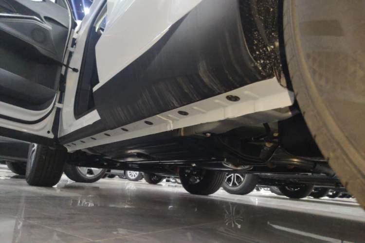 Used Haval H6 2024 1.5T Two-Wheel-Drive Classic Edition Left Side Sill