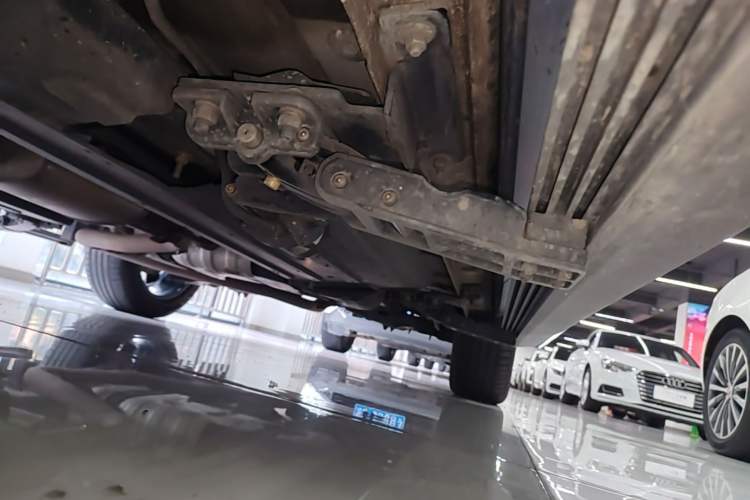 Used Haval H6 2024 1.5T Two-Wheel Drive Max Left Side Sill