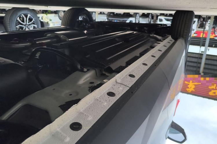 Used Haval H6 2024 1.5T Two-Wheel-Drive Classic Edition Left Side Sill