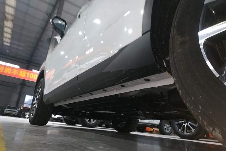 Used Haval H6 2024 1.5T Two-Wheel-Drive Classic Edition Left Side Sill
