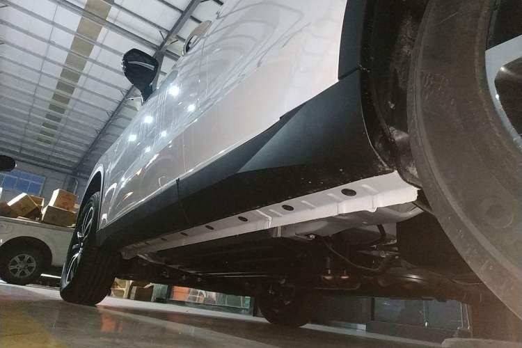 Used Haval H6 2024 1.5T Two-Wheel-Drive Classic Edition Left Side Sill