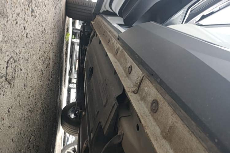 Used Haval H6 2024 1.5T Two-Wheel-Drive Classic Edition Left Side Sill