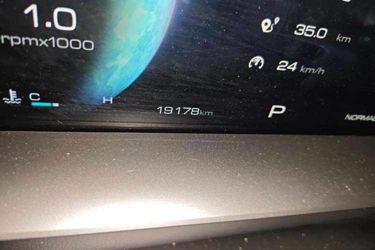 Used Haval H6 2024 1.5T Two-Wheel-Drive Classic Edition Odometer Close Up