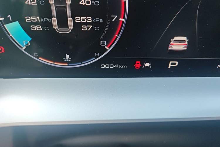 Used Haval H6 2024 1.5T Two-Wheel-Drive Classic Edition Odometer Close Up