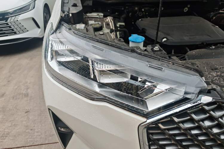 Used Haval H6 2024 1.5T Two-Wheel-Drive Classic Edition Right Front Headlight