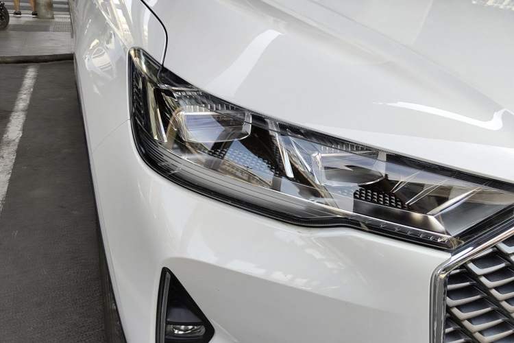 Used Haval H6 2024 1.5T Two-Wheel-Drive Classic Edition Right Front Headlight
