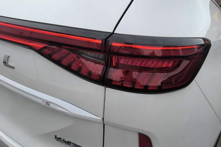 Used Haval H6 2024 1.5T Two-Wheel-Drive Classic Edition Right Rear Taillight