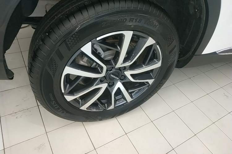 Used Haval H6 2024 1.5T Two-Wheel-Drive Classic Edition Right Rear Wheel Hub