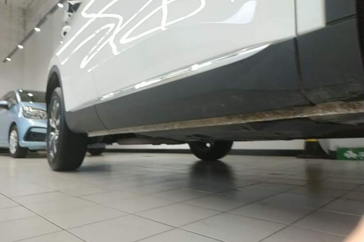 Used Haval H6 2024 1.5T Two-Wheel-Drive Classic Edition Right Side Sill
