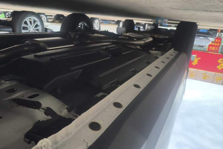 Used Haval H6 2024 1.5T Two-Wheel-Drive Classic Edition Right Side Sill