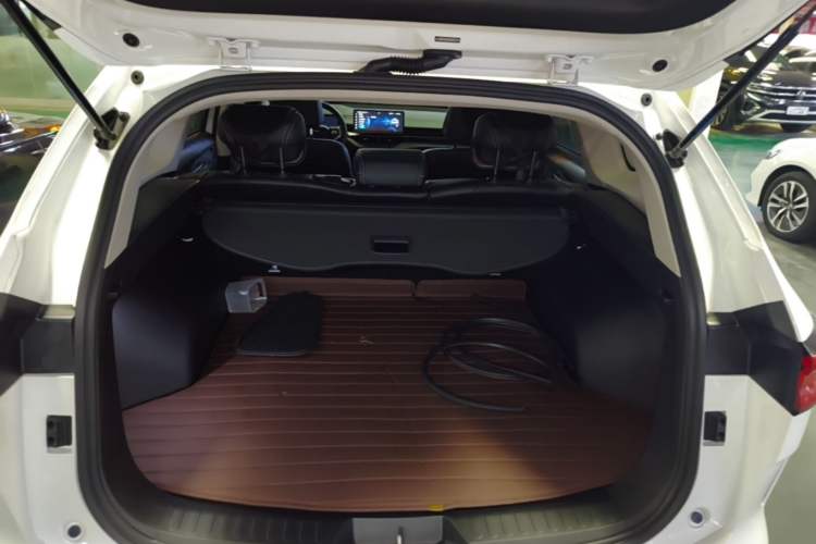 Used Haval H6 2024 1.5T Two-Wheel-Drive Classic Edition Trunk