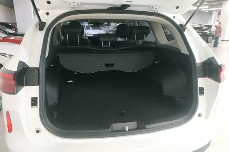 Used Haval H6 2024 1.5T Two-Wheel-Drive Classic Edition Trunk