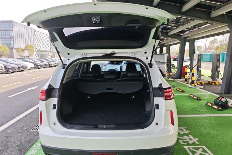 Used Haval H6 2024 1.5T Two-Wheel-Drive Classic Edition Trunk