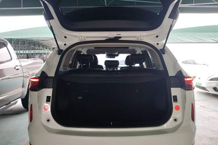 Used Haval H6 2024 1.5T Two-Wheel-Drive Classic Edition Trunk