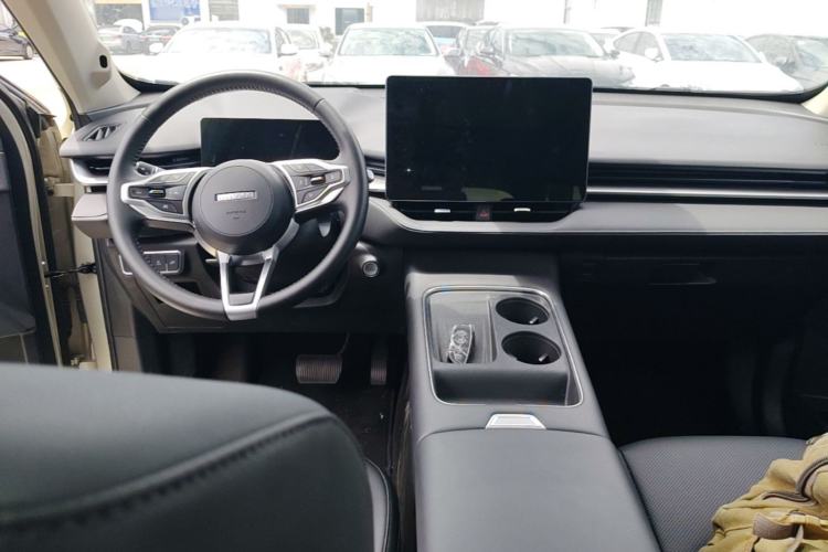 Used Haval H6 2024 1.5T Two-Wheel Drive Ultra Center Console