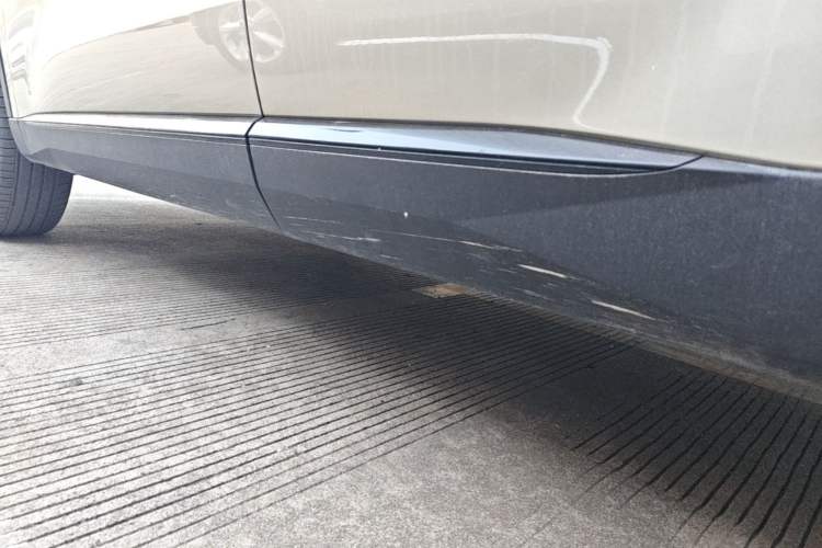 Used Haval H6 2024 1.5T Two-Wheel Drive Ultra Left Side Sill