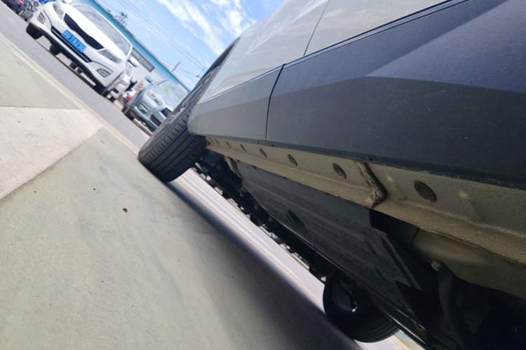 Used Haval H6 2024 1.5T Two-Wheel Drive Ultra Left Side Sill