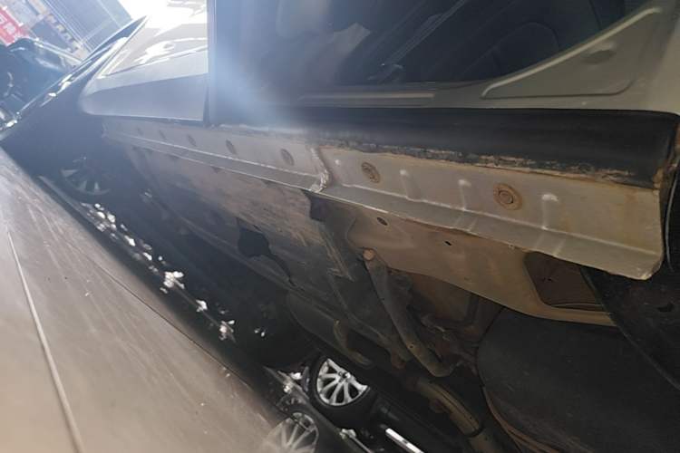 Used Haval H6 2024 1.5T Two-Wheel Drive Ultra Left Side Sill