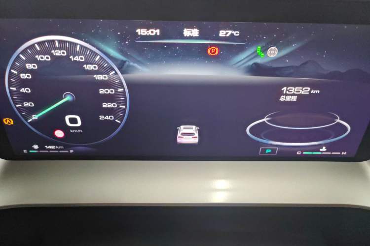 Used Haval H6 2024 1.5T Two-Wheel Drive Ultra Odometer Close Up