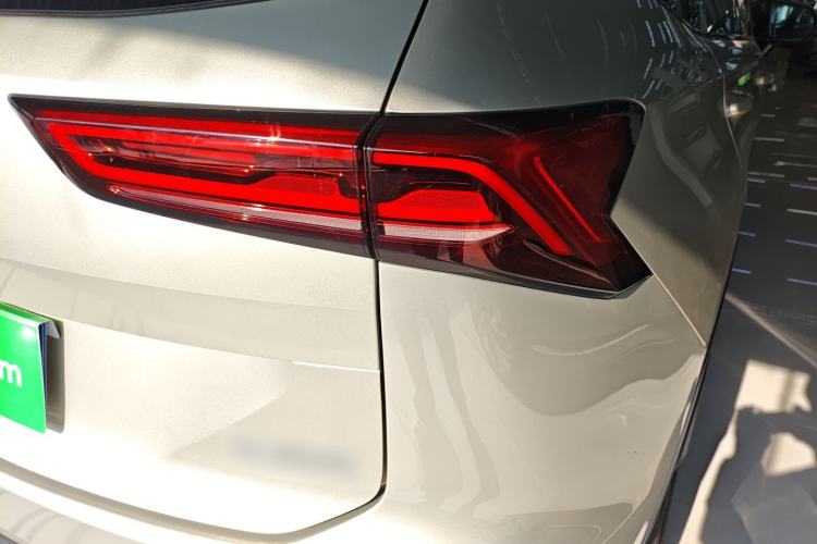 Used Haval H6 2024 1.5T Two-Wheel Drive Ultra Right Rear Taillight