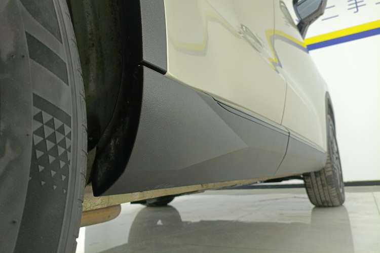 Used Haval H6 2024 1.5T Two-Wheel Drive Ultra Right Side Sill