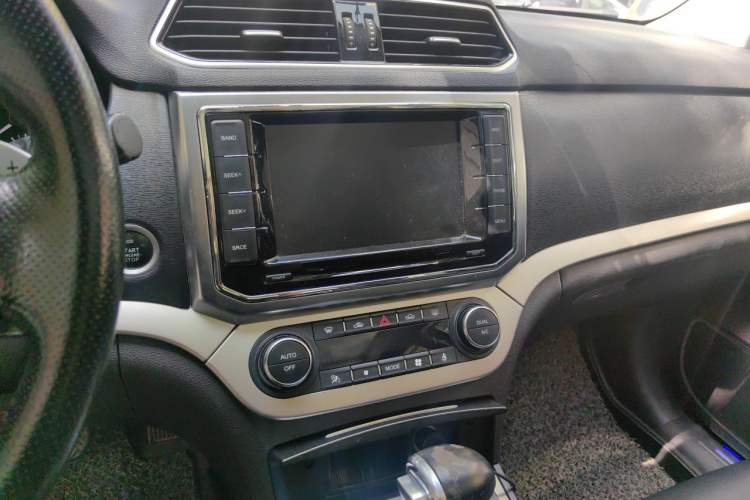 Used Haval H6 Coupe 2015 Blue Label 2.0T Automatic Two-Wheel Drive Prestige Model Audio And AC Panel