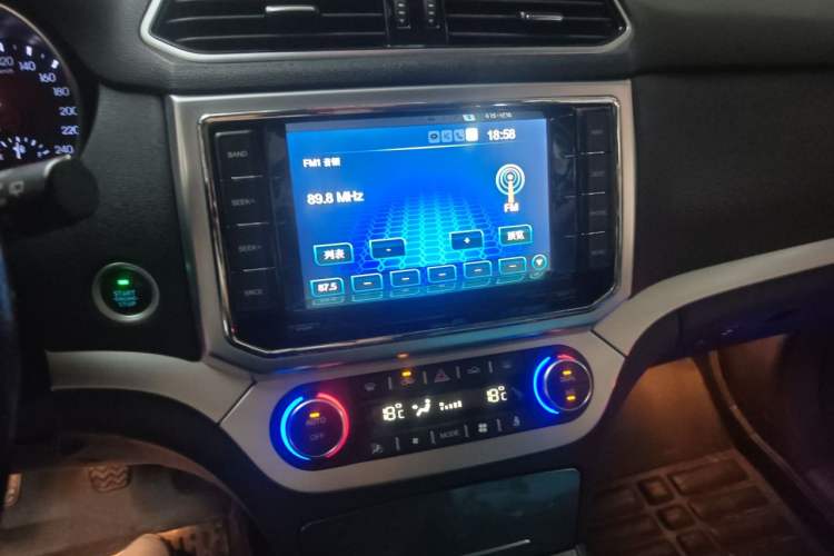Used Haval H6 Coupe 2015 Blue Label 2.0T Manual Two-Wheel-Drive Elite Model Audio And AC Panel