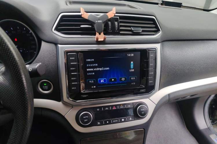 Used Haval H6 Coupe 2015 Blue Label 2.0T Manual Two-Wheel-Drive Elite Model Audio And AC Panel